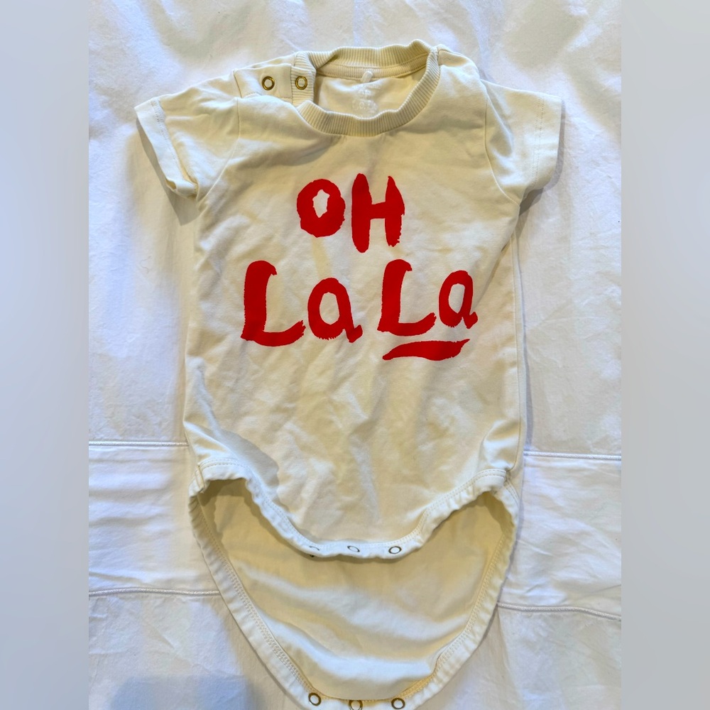 Oh la la Mini Rodini onesie. Size 68-74 which is 4-9 months. Snap closure.